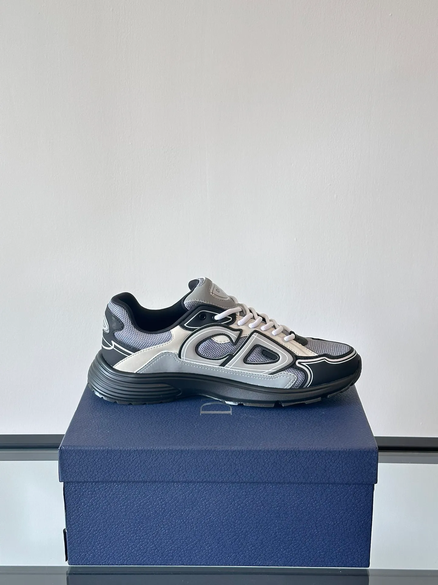 Men's Men's Shoes 💰p440 "Dio*" Dior B30 series sports shoes, multi-color mesh fabric and multi-color technical fabrics, this season's new B30 low-top sports shoes are one of the flagship styles of the series. Crafted from multicolor mesh and technical fabrics, it's finished with a reflective "CD30" graphic and silver-toned "DIOR B30" and "CD30" logos on the heel and tongue. An extra-light, sculpted rubber sole with signature accents adds style, while internal stretch details create ideal comfort. It can be matched with various casual styles to show a fashionable and modern sports style. Size: 38-44 (45-46 customized)